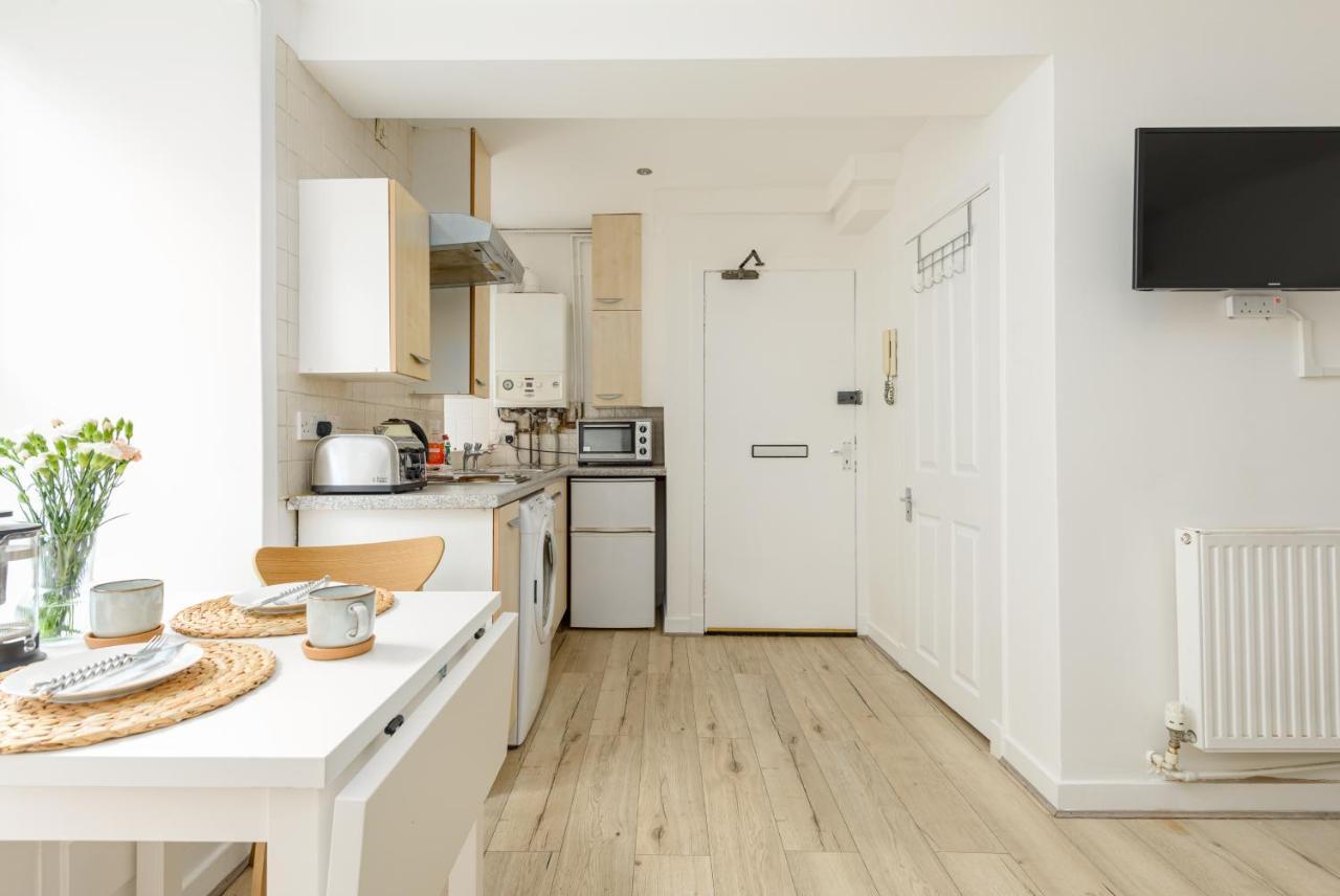 Near Usher Hall & Castle * Edinburgh